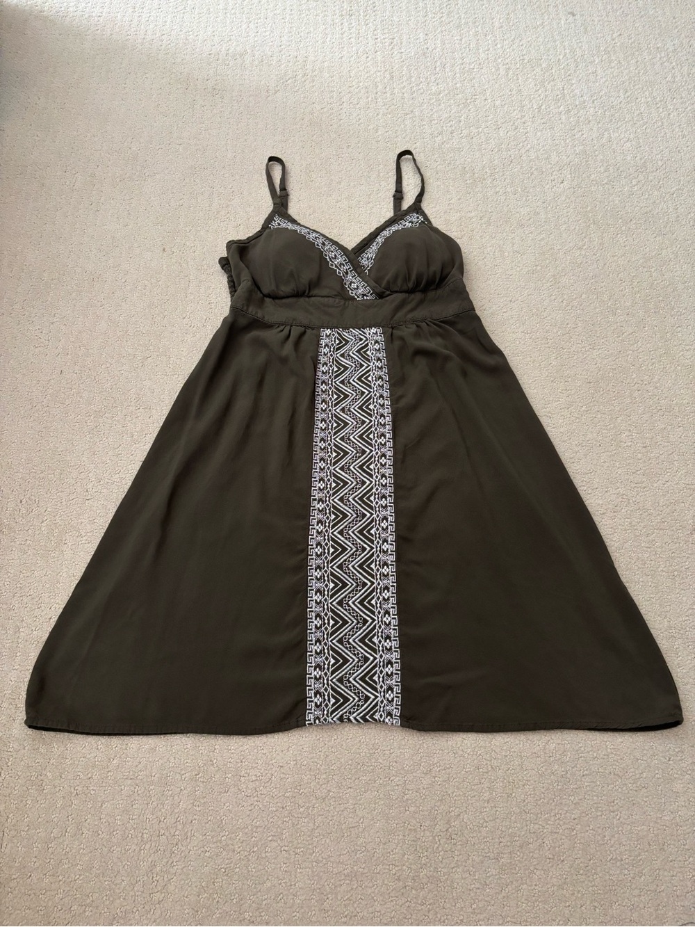 Apt. 9 Olive Green Embroidered V-Neck Summer Dress w/ Built in Bra Size Medium